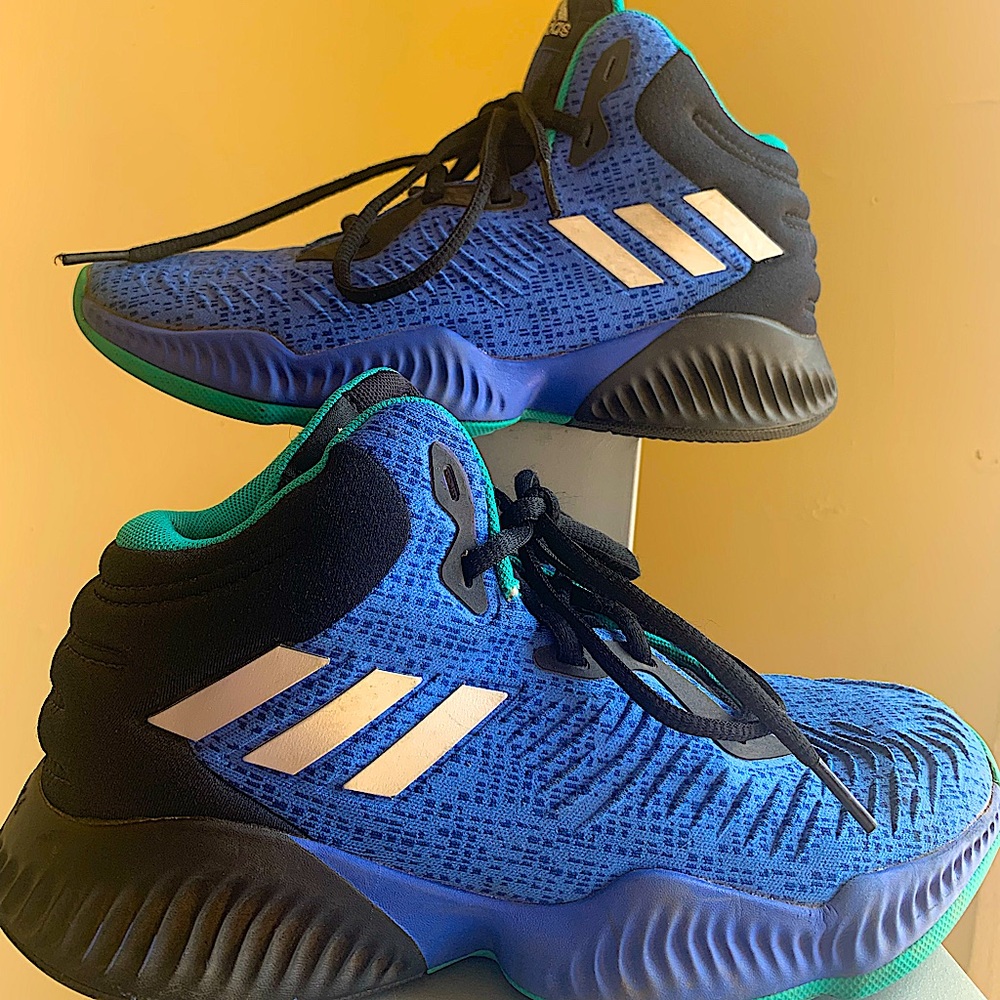 ADIDAS Women’s Athletic Sneakers-Size 5 (#3048-579.6)